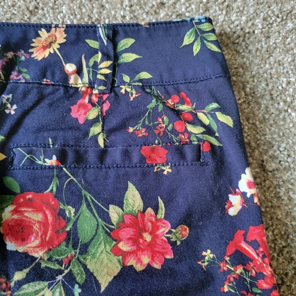 New York & Company Navy Floral Capris - Picture 4 of 8